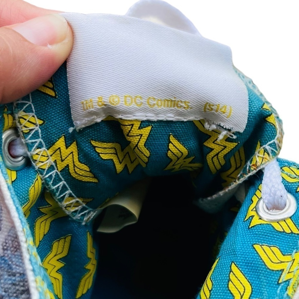 Wonder Woman high top converse - Picture 8 of 9